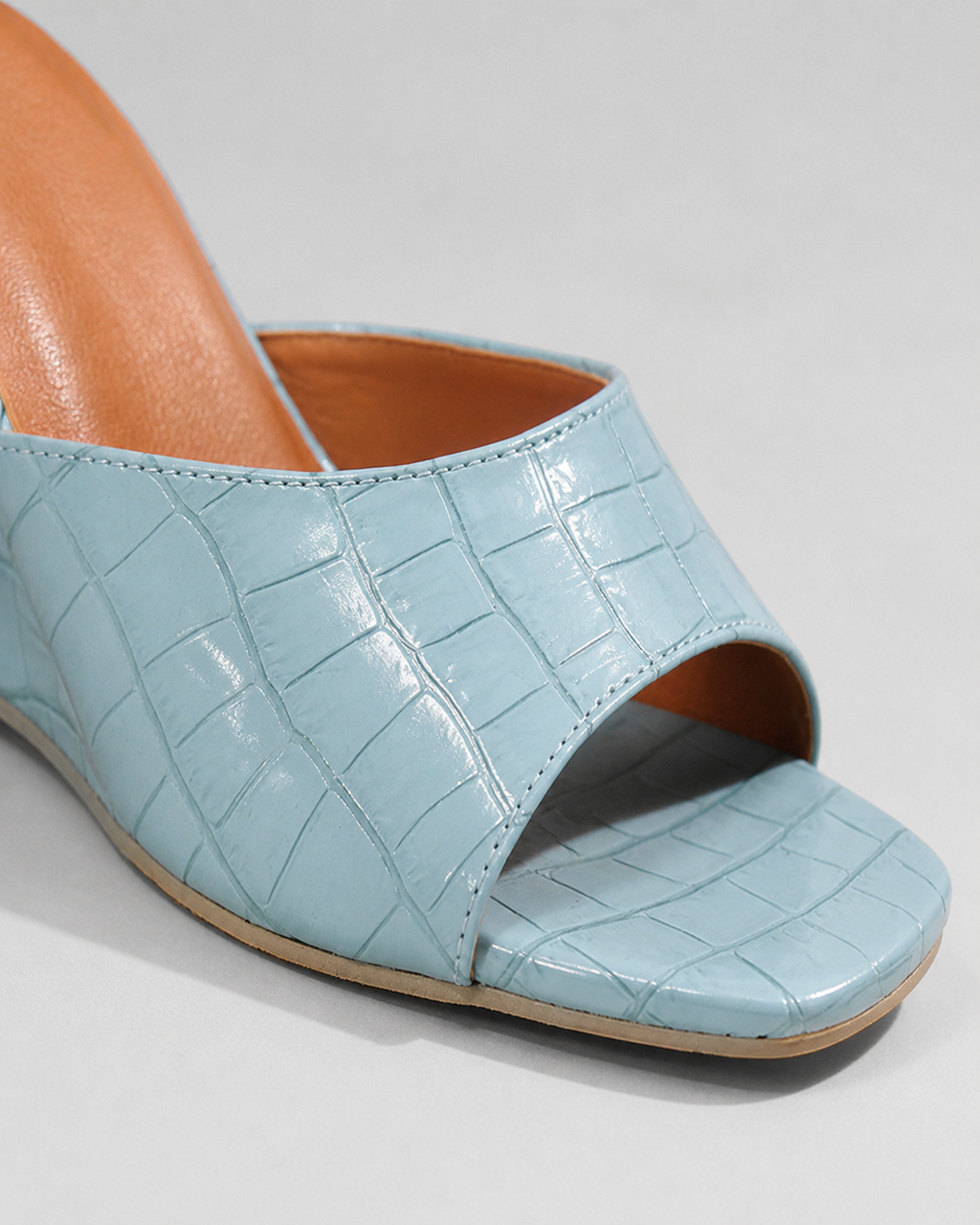 Monroe Snake-Effect Wedge Sandals | Women's Peep-Toe Mule Sandals — Blue — macro