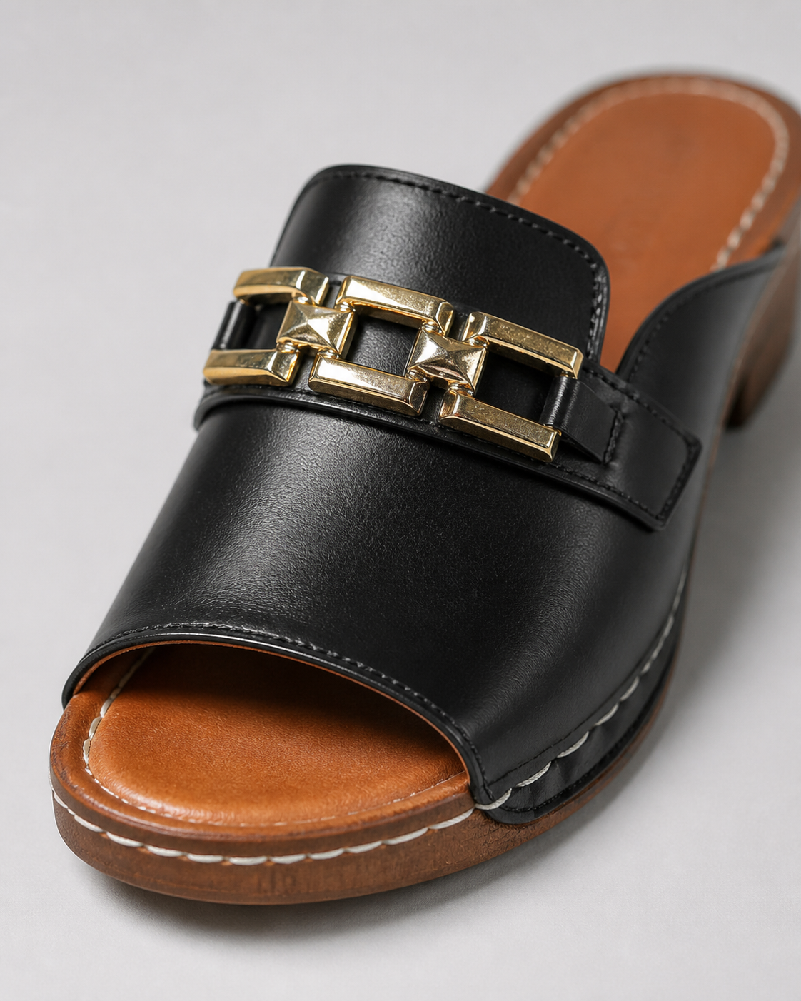 Romy Chain Slide Sandals | Women's Flat Slip-On Sandals — Black — macro