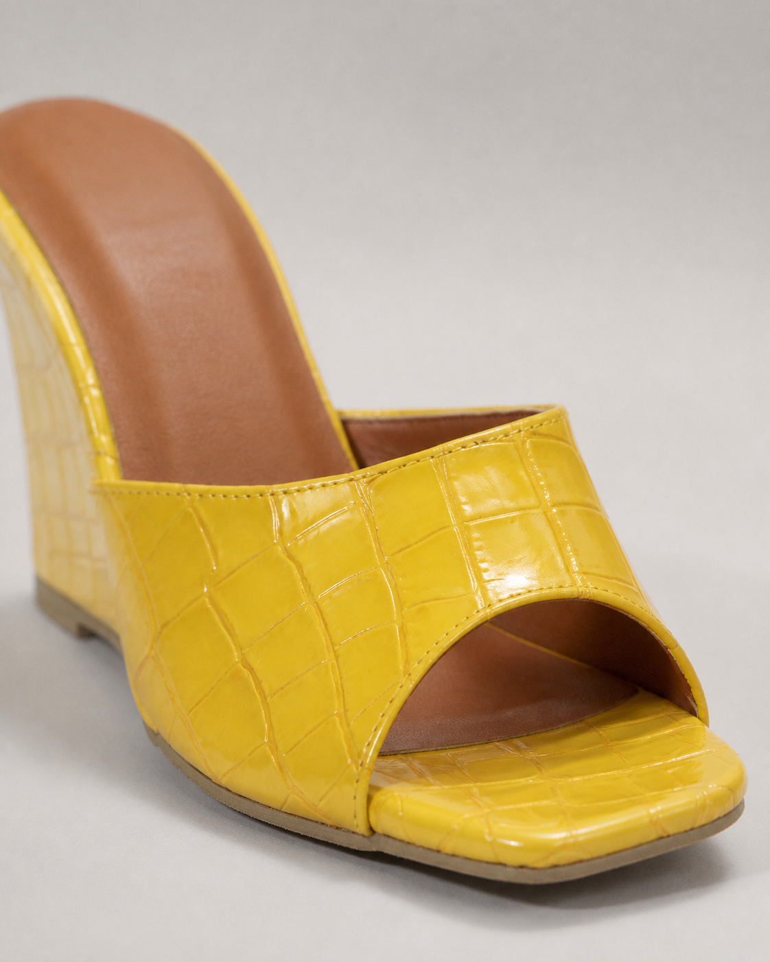 Monroe Snake-Effect Wedge Sandals | Women's Peep-Toe Mule Sandals — Yellow — macro