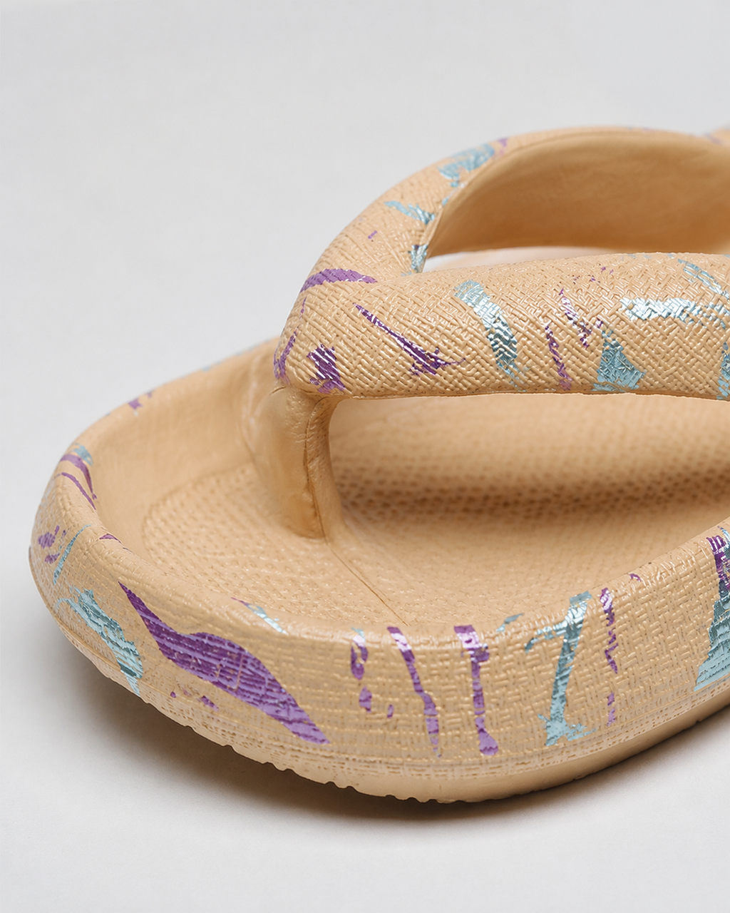 Marsa Criss-Cross Thong Sandals | Women's Cushioned Foam Sandals — Khaki Abstract — macro
