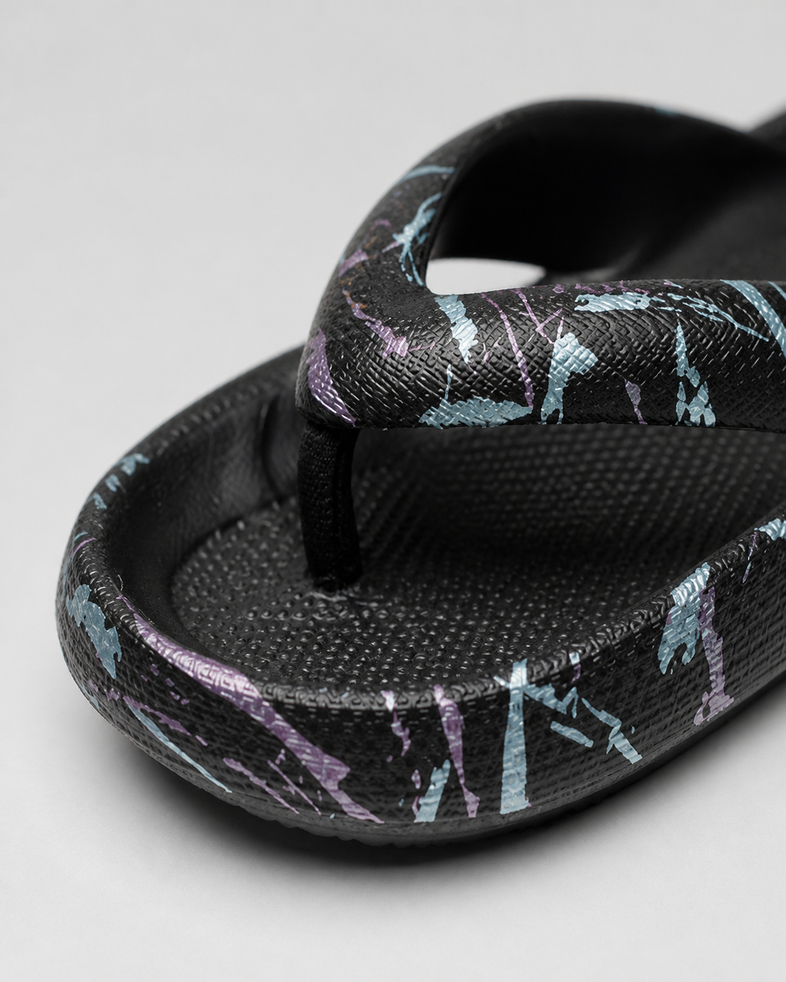 Marsa Criss-Cross Thong Sandals | Women's Cushioned Foam Sandals — Black Abstract — macro