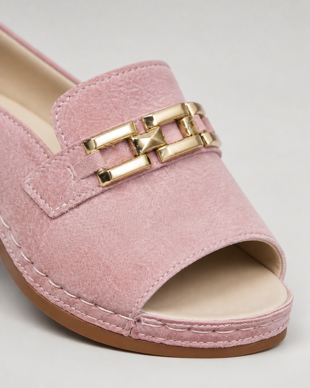 Romy Chain Slide Sandals | Women's Flat Slip-On Sandals — Pink — macro