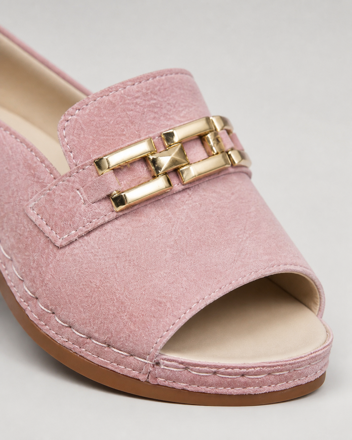 Romy Chain Slide Sandals | Women's Flat Slip-On Sandals — Pink — macro