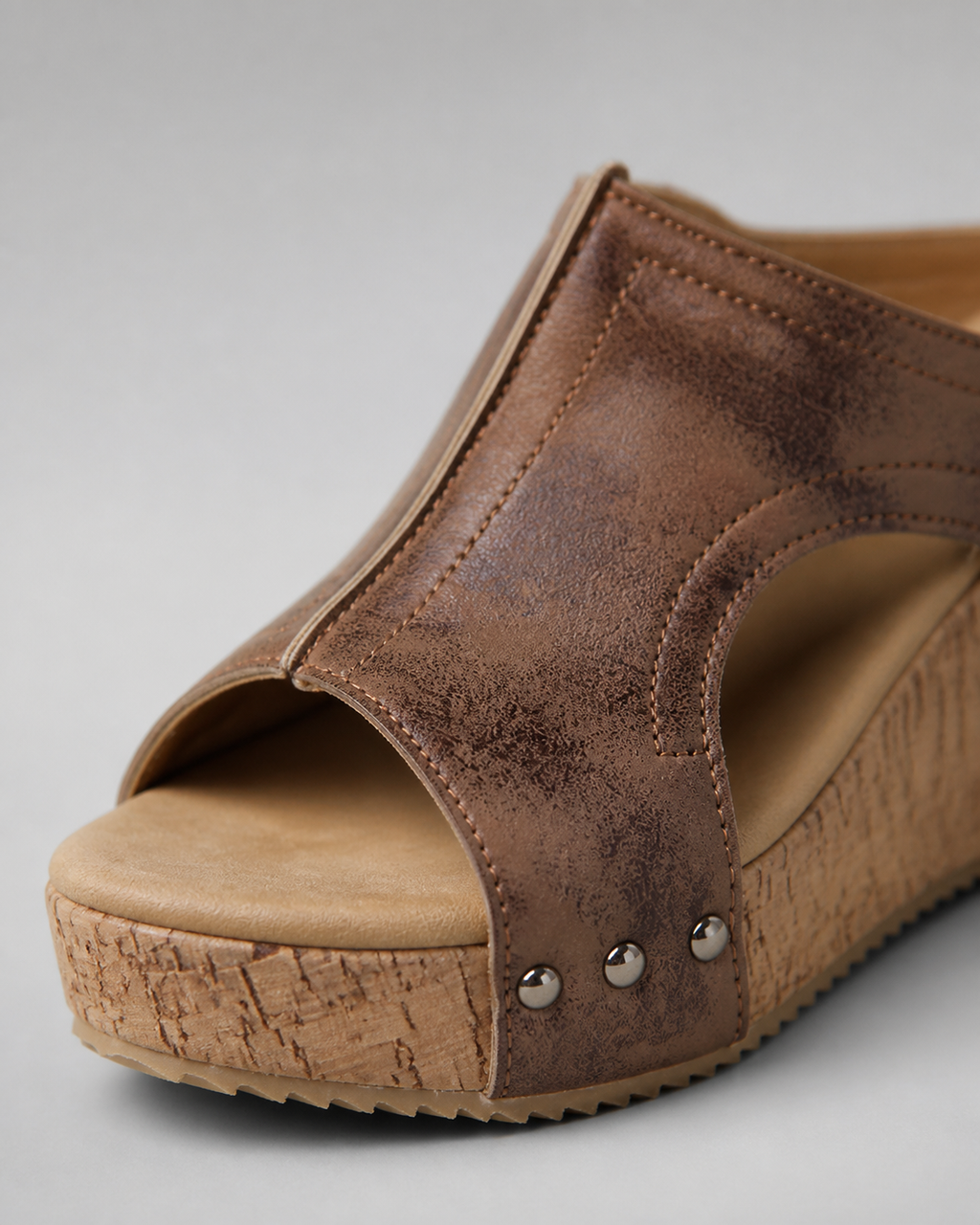 Quinley Cork Wedge Sandals | Women's Cut-Out Platform Slides — Khaki — macro